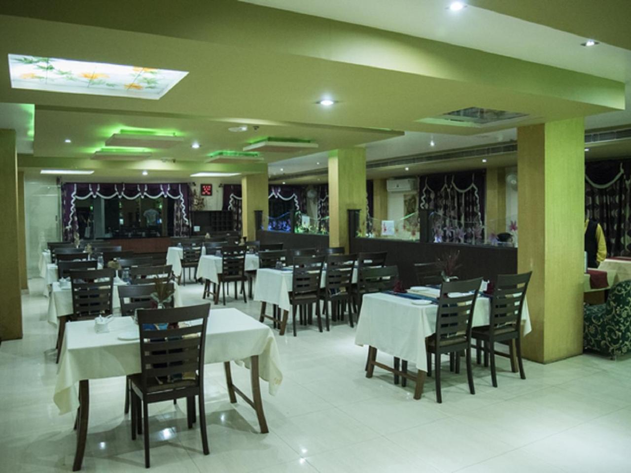 Hotel Sunshine Baharampur ภายนอก รูปภาพ