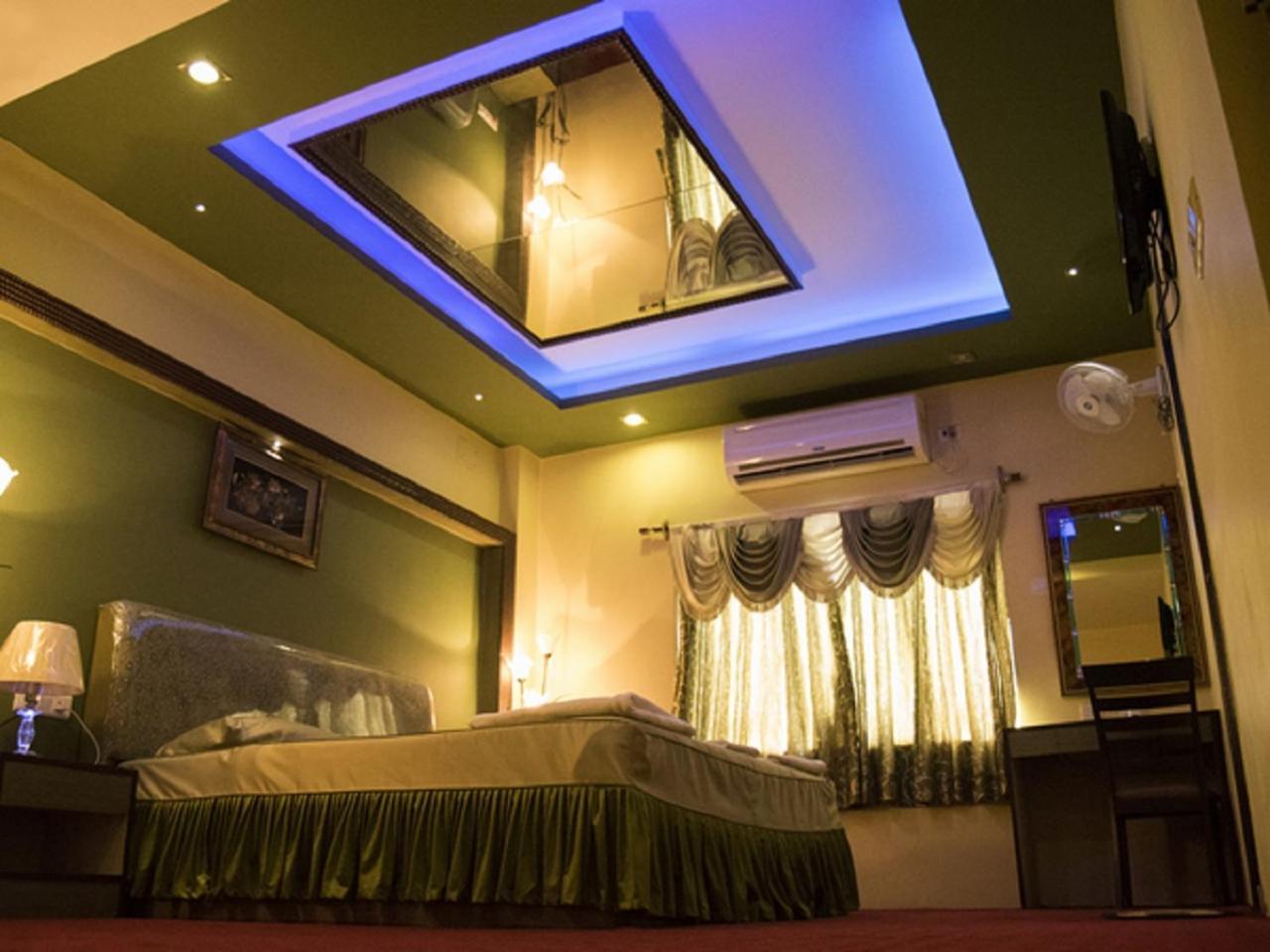 Hotel Sunshine Baharampur ภายนอก รูปภาพ