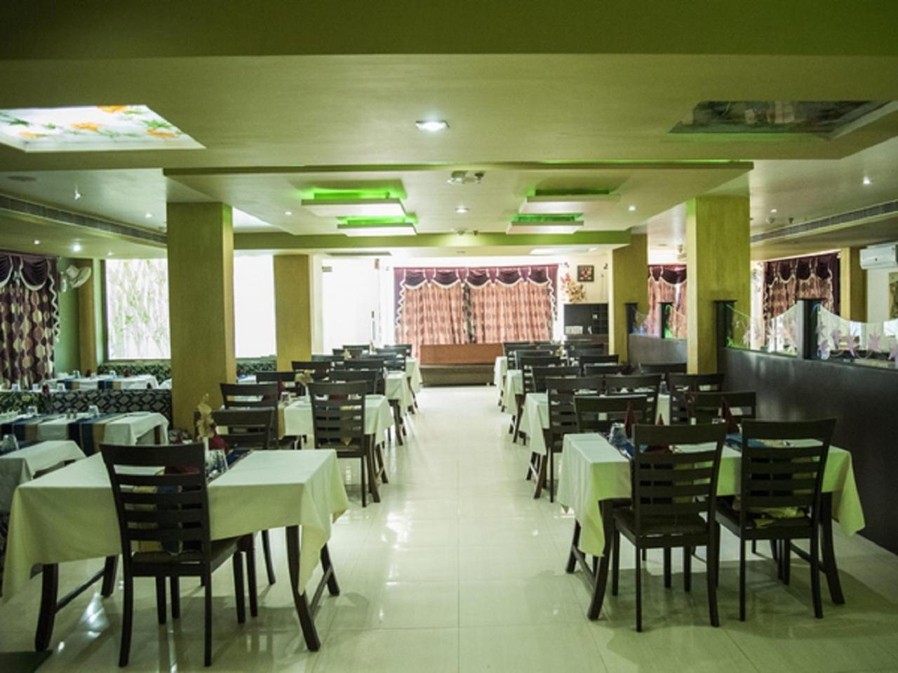 Hotel Sunshine Baharampur ภายนอก รูปภาพ